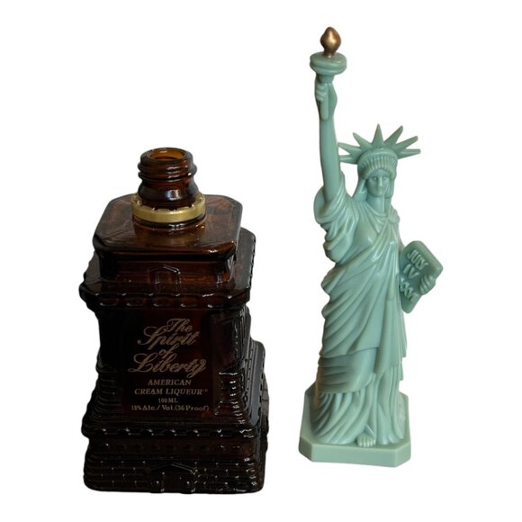 Figure- Statue of Liberty on the Cover of An Empty American Cream Liqueur Bottle - Picture 8 of 13